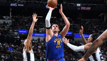 开云体育官方网-约基奇23+8斯特劳瑟25分 掘金力克马刺豪取12连胜