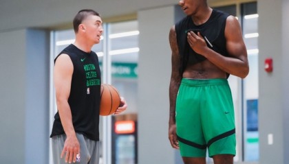 绿军官方晒训练照：普理查德&amp;新援安芬尼-西蒙斯在列