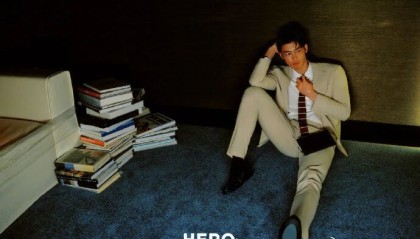 开云体育官方网-汪顺 HERO 创刊号封面：真正的英雄，从来都有双面人生|人物|泳池|锋芒|大片|时尚_新浪新闻